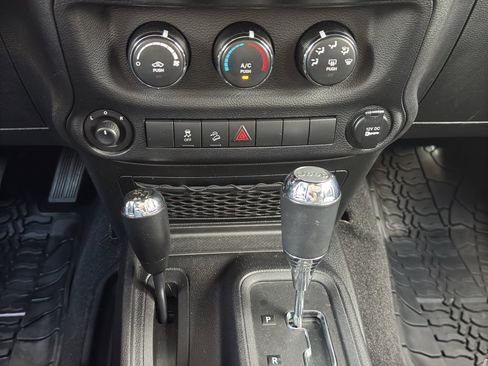 Used 2014 Jeep Wrangler Unlimited Sport w/ Quick Order Package 24S AWD/4WD image 22