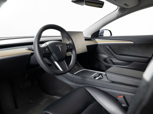 Used 2021 Tesla Model 3 Standard Range image 12