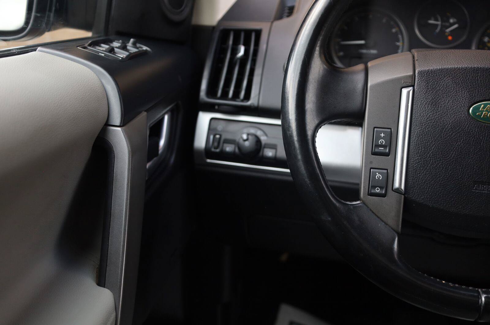 Used 2010 Land Rover LR2 HSE AWD/4WD image 34