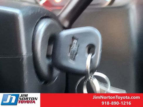 Used 2018 Chevrolet Silverado 1500 LT w/ Texas Edition image 23