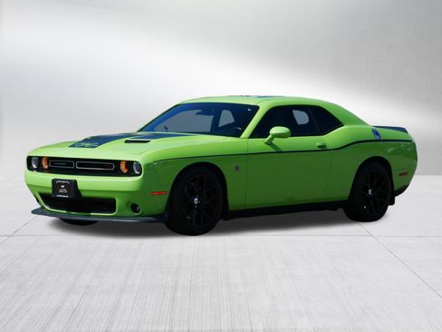 Used 2015 Dodge Challenger R/T Scat Pack w/ Leather Interior Group RWD image 3