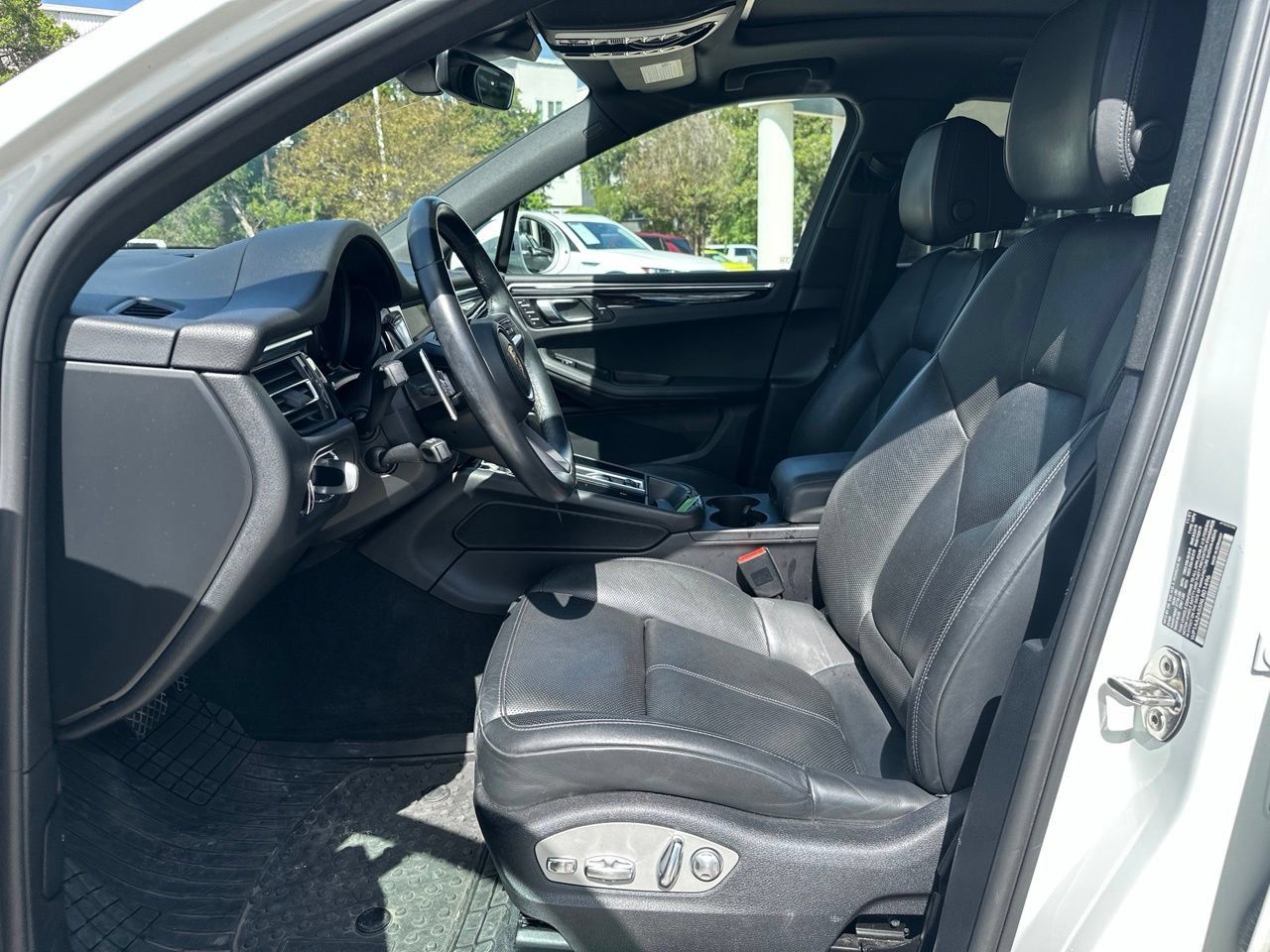 Used 2022 Porsche Macan AWD/4WD image 9