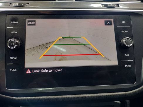 Certified 2022 Volkswagen Tiguan SE FWD image 10