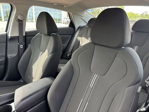 Used 2024 Hyundai Elantra SEL w/ Convenience Package FWD image 11