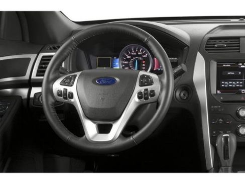 Used 2015 Ford Explorer XLT w/ Equipment Group 202A FWD image 6