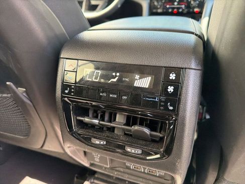Certified 2023 Jeep Grand Cherokee L Limited AWD/4WD image 27