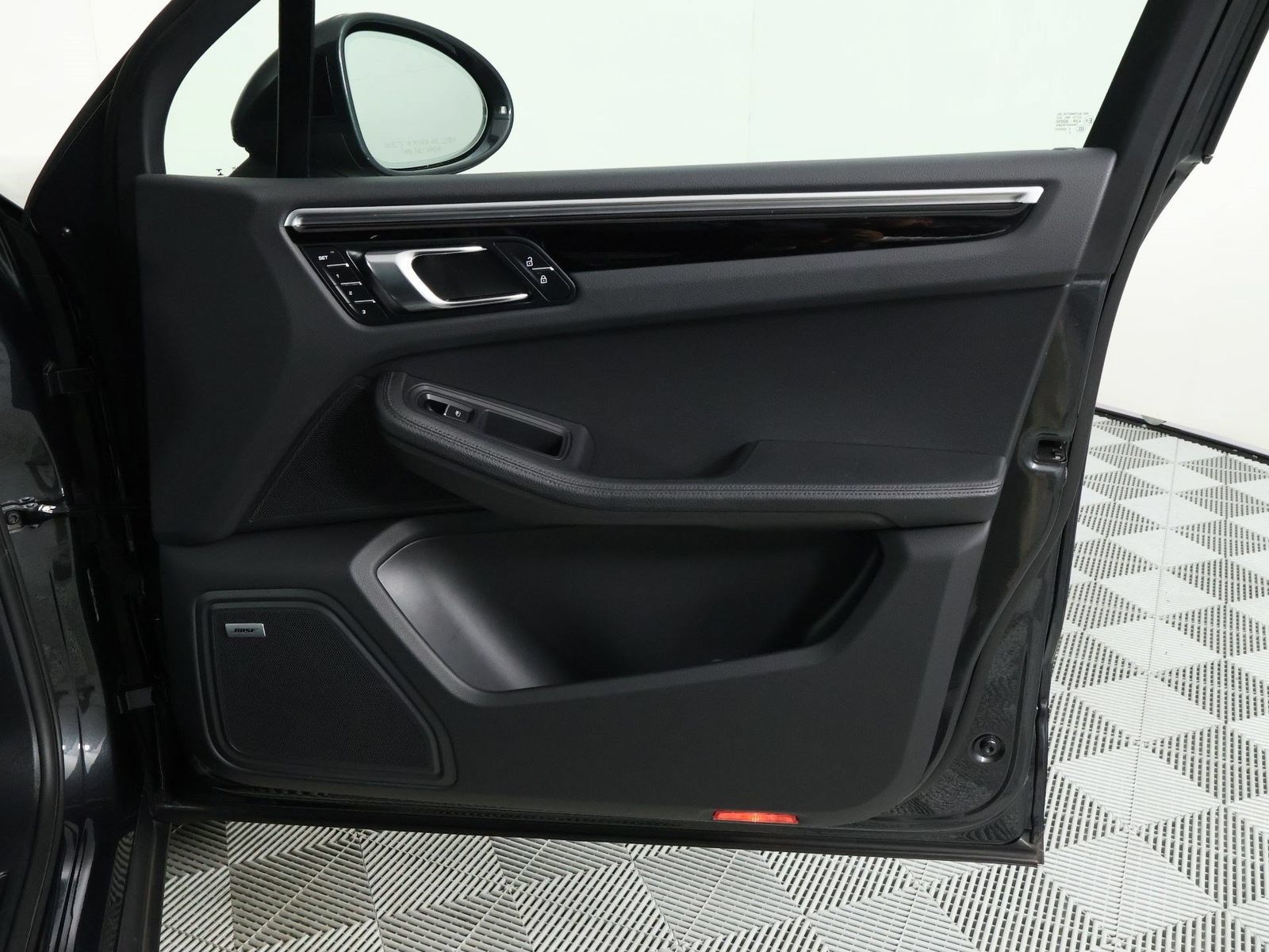 Certified 2021 Porsche Macan AWD/4WD image 23