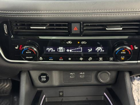 Used 2024 Nissan Rogue SL w/ SL Premium Package image 30