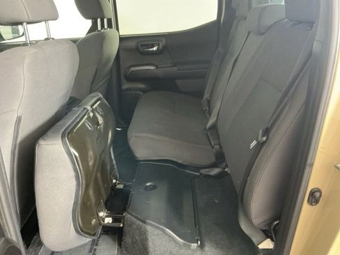 Used 2018 Toyota Tacoma TRD Off-Road image 25