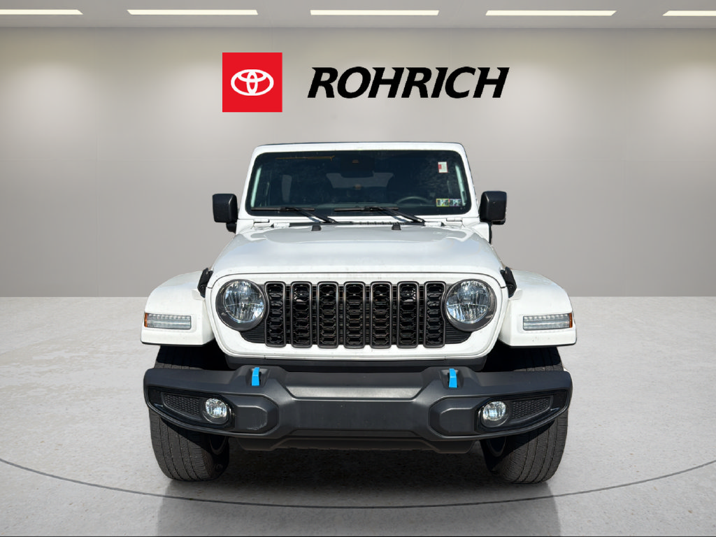 Used 2024 Jeep Wrangler Unlimited w/ Convenience Group AWD/4WD image 2