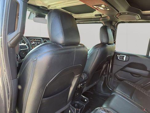 Used 2021 Jeep Gladiator Overland image 18