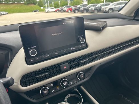 Used 2023 Honda HR-V LX image 9