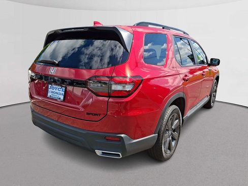 Certified 2025 Honda Pilot Sport image 10