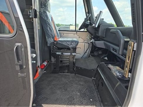 Used 2024 Chevrolet Brightdrop 400 w/ Commercial Equipment Package AWD/4WD image 4