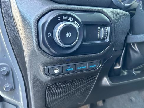 Used 2023 Jeep Wrangler Unlimited Sahara image 21