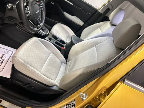 Used 2023 Kia Seltos SX w/ SX Sunroof Package image 10