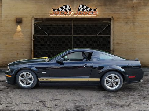 Used 2006 Ford Mustang GT Premium RWD image 3