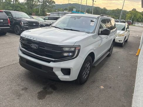 Used 2025 Ford Expedition Active RWD image 12