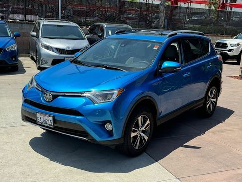 Used 2017 Toyota RAV4 XLE image 1