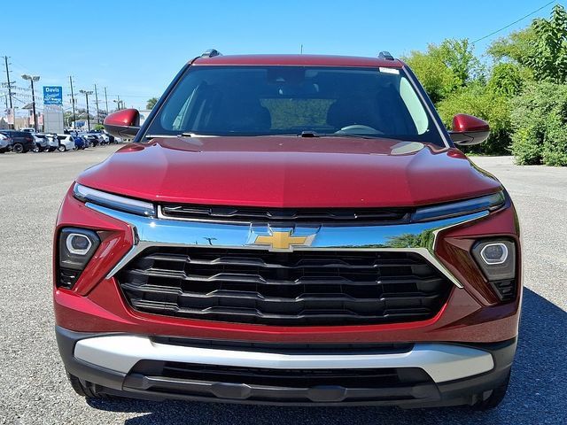 Used 2025 Chevrolet TrailBlazer LT AWD/4WD image 3