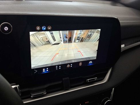 Used 2026 Chevrolet Equinox LT w/ Safety and Technology Package FWD image 18