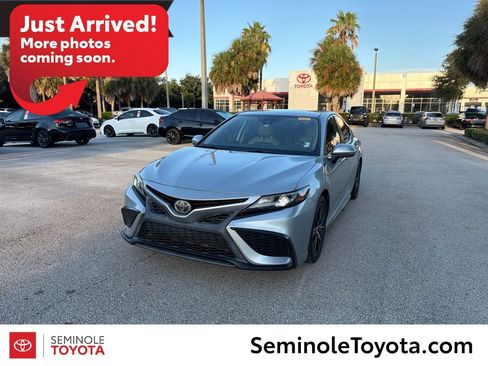 Used 2021 Toyota Camry SE FWD image 1