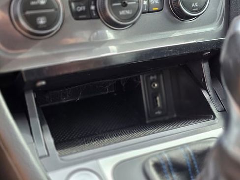 Used 2016 Volkswagen e-Golf SEL Premium image 30