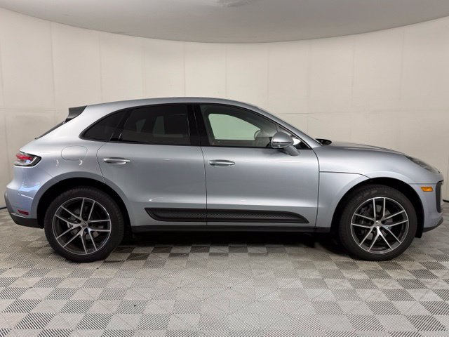 Used 2025 Porsche Macan AWD/4WD image 10