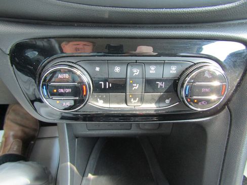 Used 2021 Buick Encore GX Essence AWD/4WD image 28