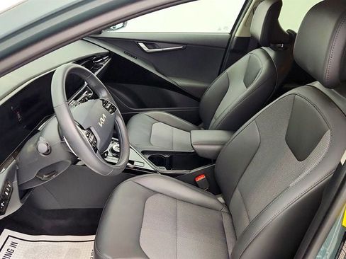 Used 2023 Kia Niro EX image 19
