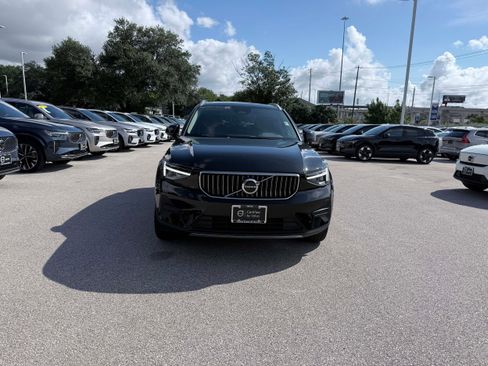 Certified 2025 Volvo XC40 B5 Core AWD/4WD image 8