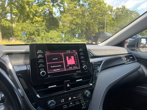 Used 2021 Toyota Camry SE FWD image 2