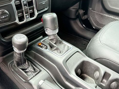 Used 2023 Jeep Wrangler Unlimited Sahara image 17