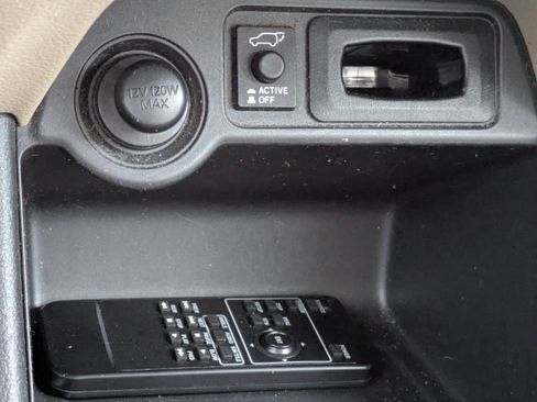 Used 2016 Mitsubishi Outlander SE image 29