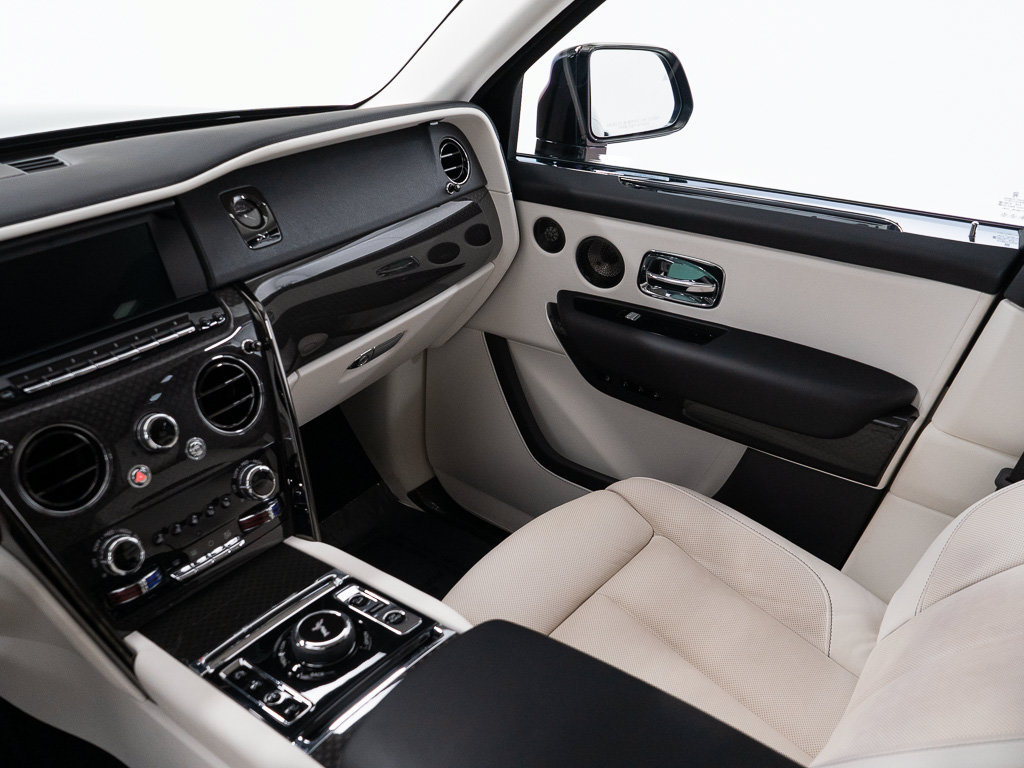 Certified 2022 Rolls-Royce Cullinan Black Badge w/ Dark Exterior Package AWD/4WD image 34