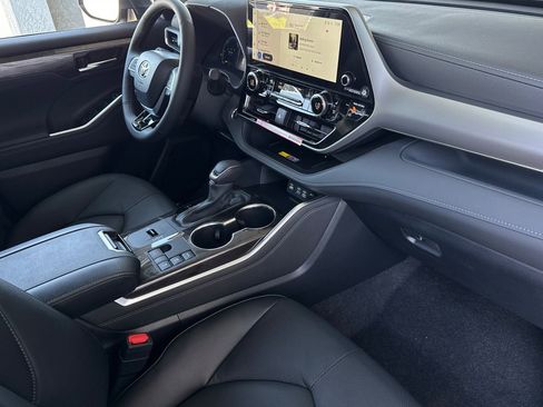 New 2026 Toyota Highlander Platinum AWD/4WD image 19