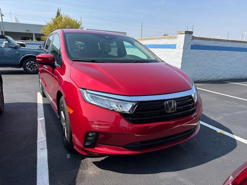 Certified 2024 Honda Odyssey EX image 5
