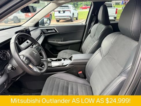 Used 2025 Mitsubishi Outlander SE FWD image 6