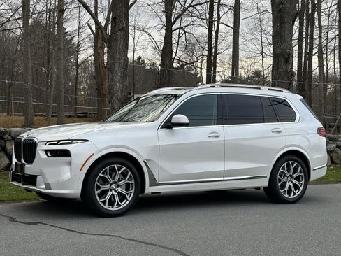 Used 2023 BMW X7 xDrive40i w/ Premium Package image 13