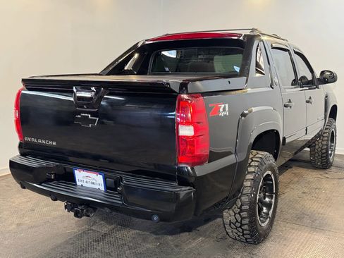 Used 2013 Chevrolet Avalanche LT w/ Suspension Package, Off-Road AWD/4WD image 6