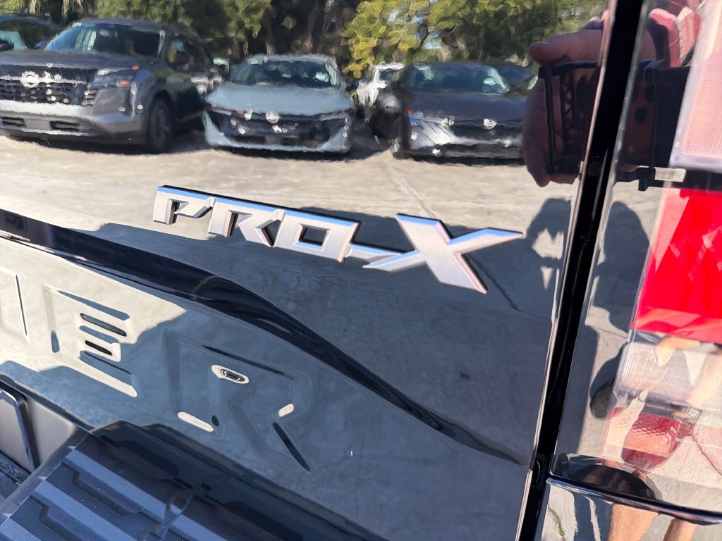 Used 2022 Nissan Frontier Pro-X RWD image 10