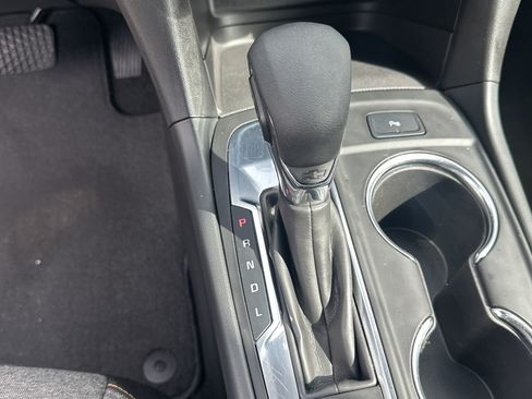 Used 2024 Chevrolet Equinox LT FWD image 30