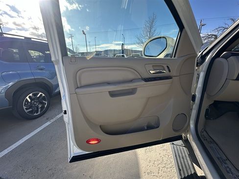 Used 2014 Cadillac Escalade ESV Premium AWD/4WD image 31