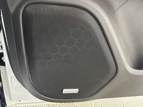 Used 2023 GMC Acadia SLE w/ Driver Convenience Package image 28