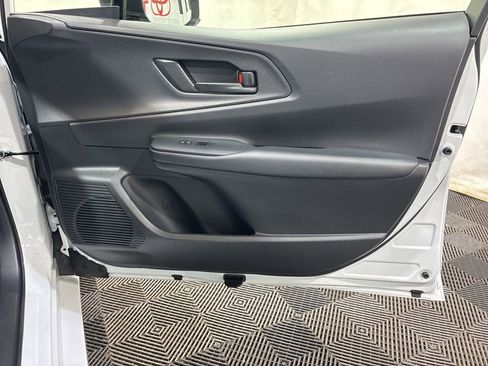 Used 2025 Toyota Prius Plug-In Hybrid FWD image 11
