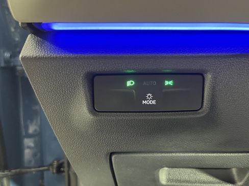 Certified 2025 Volkswagen Tiguan SE AWD/4WD image 53
