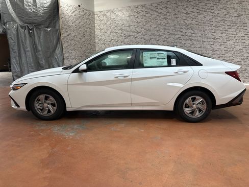 New 2026 Hyundai Elantra SE image 4