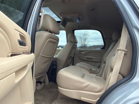 Used 2013 Cadillac Escalade Luxury image 21