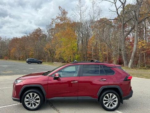 Used 2020 Toyota RAV4 Limited image 9