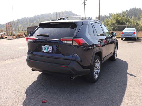 Used 2023 Toyota RAV4 XLE Premium AWD/4WD image 5